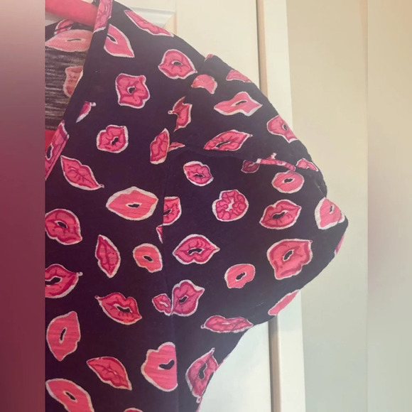 Lilly Pulitzer Sarah Top in Bocce Kisses Lips - Picture 4 of 4